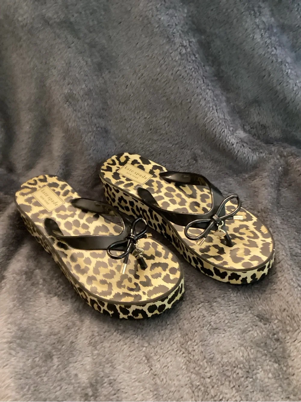 kate spade Leopard Print Platform Flip Flops with Bow Accent and Charm size 6